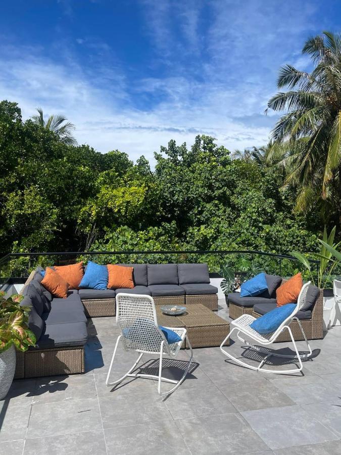 Hotel Unwind Dhigurah à Dhigurah  Extérieur photo
